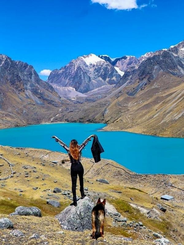 singrenacocha blue lake by inca trail expeditions