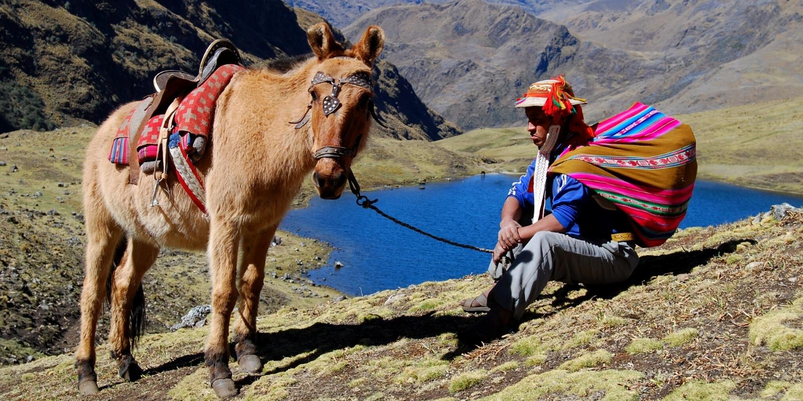 WHO ARE THE COOKS AND MULETEERS IN THE LARES TREK?